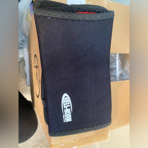 NWOT- Bell-Horn Wrist Wrap, size: Universal, black, New Not in Box - Picture 2 of 5